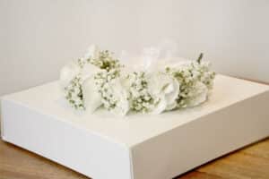 זר לראש לבן